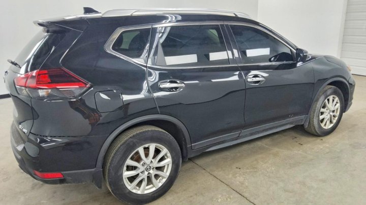 Nissan ROGUE Sv 2018