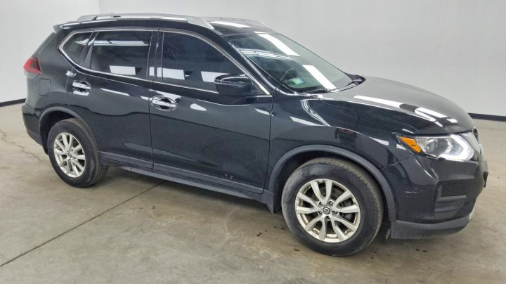 Nissan ROGUE Sv 2018