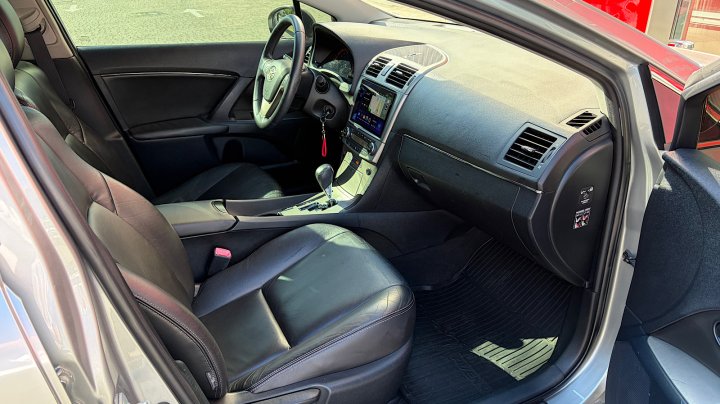 Toyota Avensis Prestige 2011