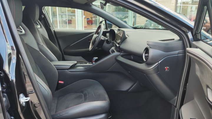 Toyota C-HR GR SPORT 2024