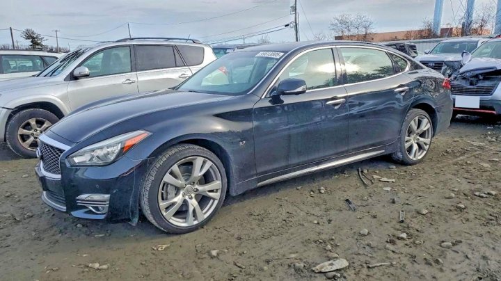 INFINITI Q70L 3.7 Luxe 2018