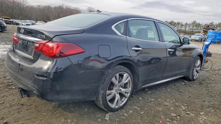 INFINITI Q70L 3.7 Luxe 2018
