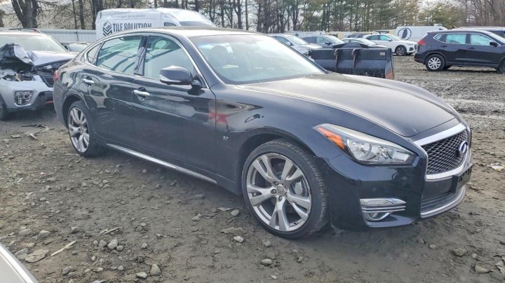 INFINITI Q70L 3.7 Luxe 2018
