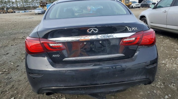 INFINITI Q70L 3.7 Luxe 2018