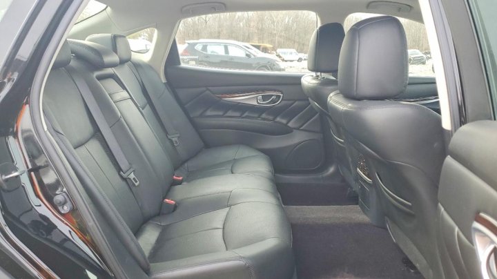 INFINITI Q70L 3.7 Luxe 2018