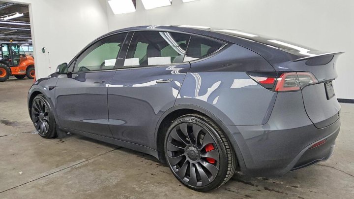 Tesla MODEL Y 2023