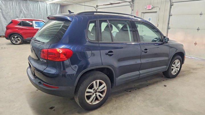 Volkswagen Tiguan S 2015