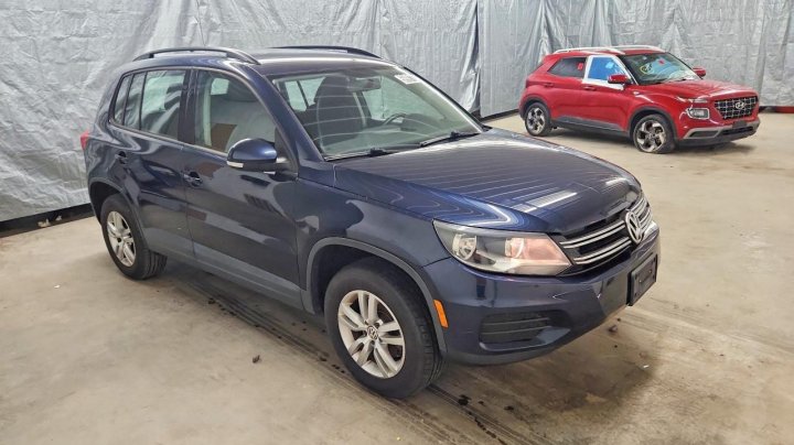 Volkswagen Tiguan S 2015