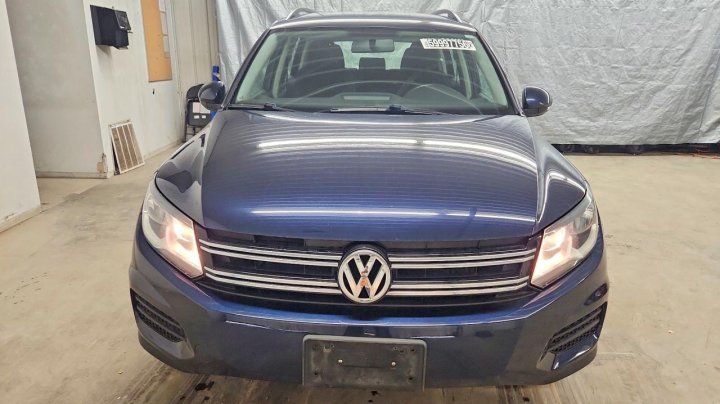 Volkswagen Tiguan S 2015