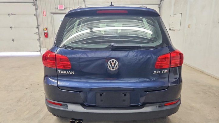 Volkswagen Tiguan S 2015