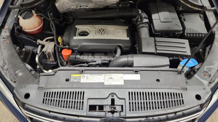 Volkswagen Tiguan S 2015