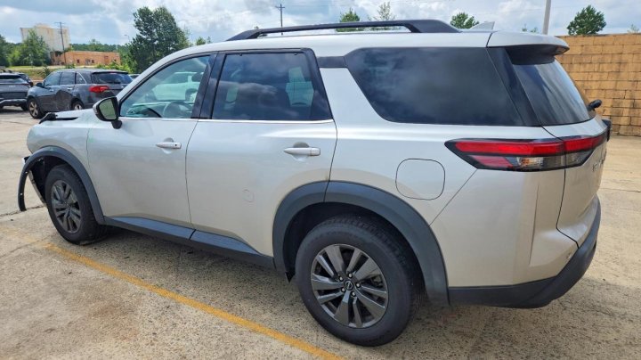 Nissan Pathfinder Sv 2024