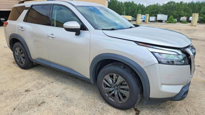 Nissan Pathfinder Sv 2024