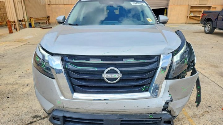 Nissan Pathfinder Sv 2024