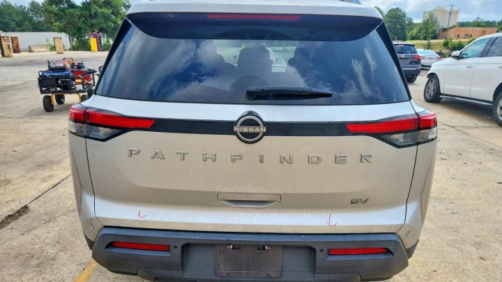 Nissan Pathfinder Sv 2024