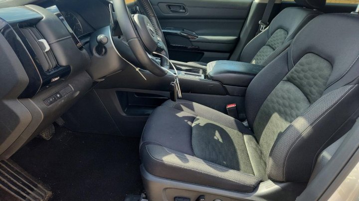 Nissan Pathfinder Sv 2024