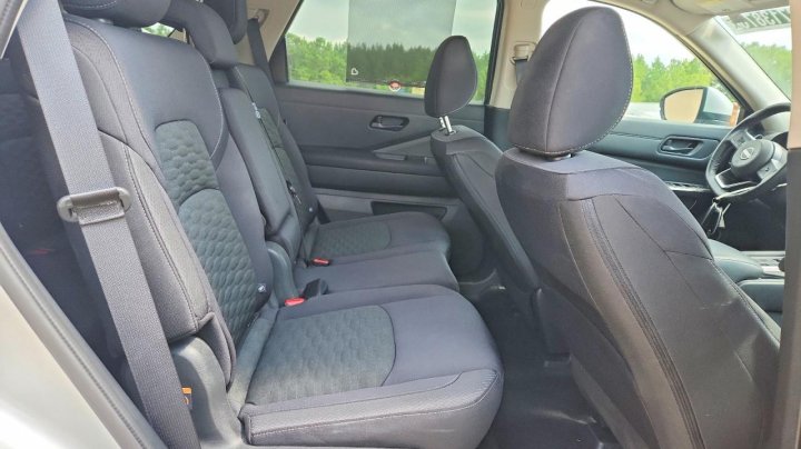 Nissan Pathfinder Sv 2024