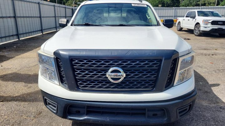 Nissan Titan S 2019
