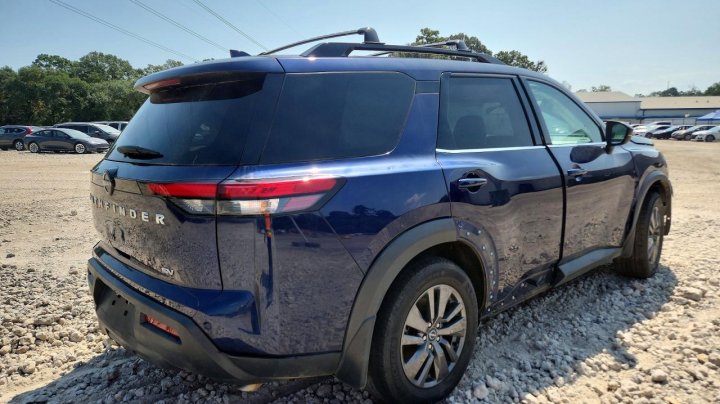 Nissan Pathfinder Sv 2022