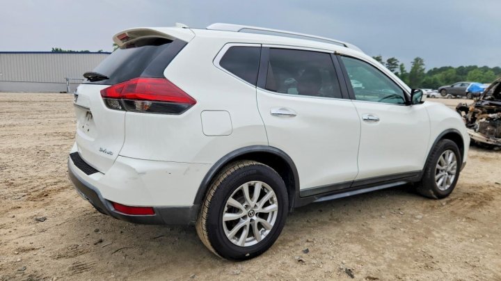 Nissan ROGUE Sv 2018