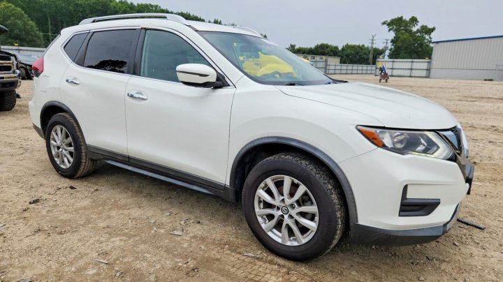Nissan ROGUE Sv 2018