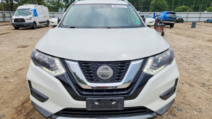 Nissan ROGUE Sv 2018