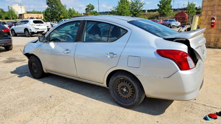 Nissan Versa 1.6 Sv 2017