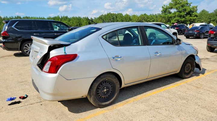 Nissan Versa 1.6 Sv 2017