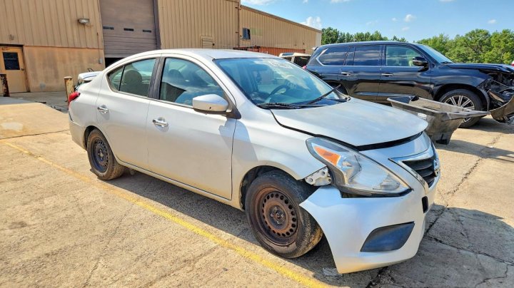 Nissan Versa 1.6 Sv 2017