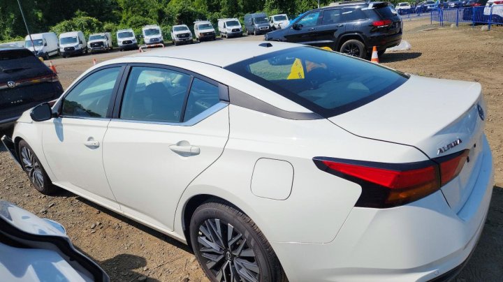 Nissan Altima Sv 2026