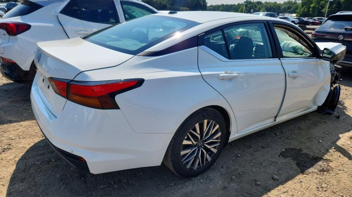 Nissan Altima Sv 2026