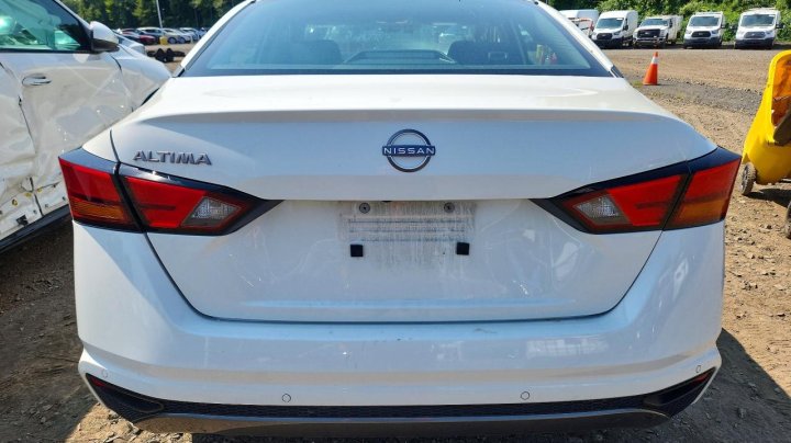 Nissan Altima Sv 2026