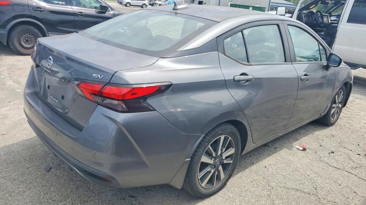 Nissan Versa Sv 2021