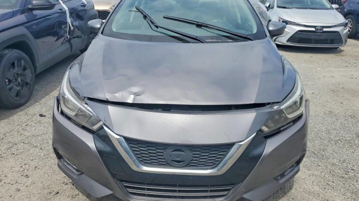 Nissan Versa Sv 2021