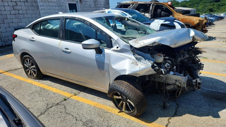 Nissan Versa Sv 2021