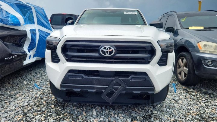 Toyota TACOMA Sr 2024